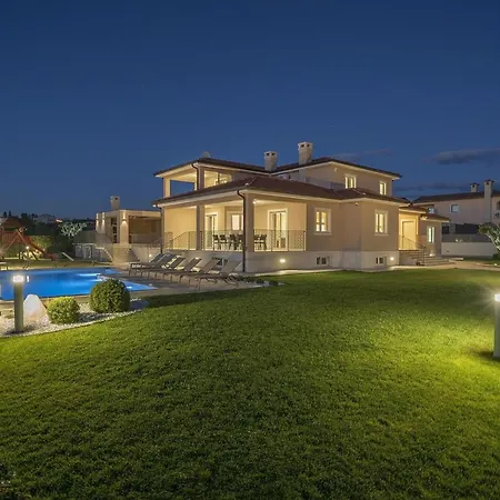 Silvia Holiday home Kastelir