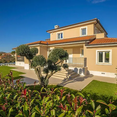 Silvia Holiday home Kastelir