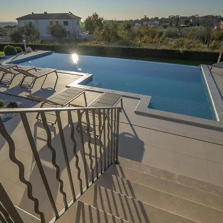 Silvia Holiday home Kastelir