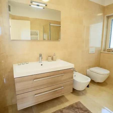 Silvia Holiday home Kastelir